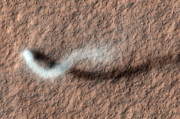 Wiry pyłowe na Marsie mogą zwiększać swój rozmiar dzięki własnym  cieniom