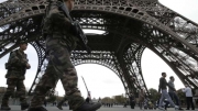 Paryż: Ewakuacja Wieży Eiffla. Na miejscu wojsko i policja
